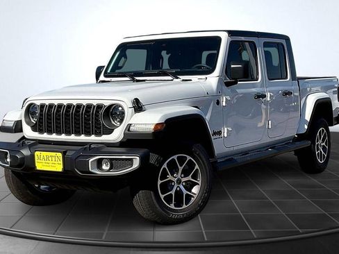 New 2025 Jeep Gladiator Sport image 2