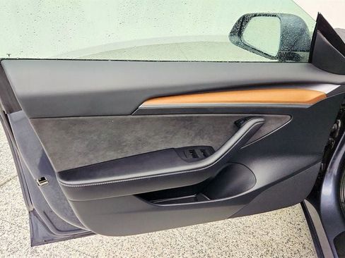 Used 2023 Tesla Model 3 Standard Range image 11