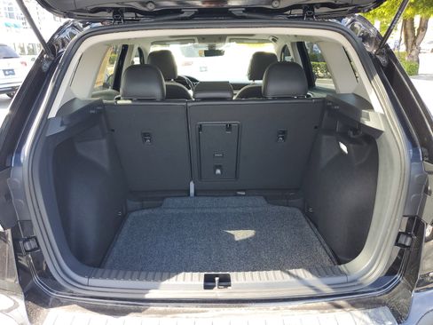 Used 2025 Volkswagen Taos SE w/ Panoramic Sunroof Package image 12