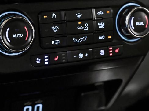 Used 2018 Ford F150 Lariat image 29