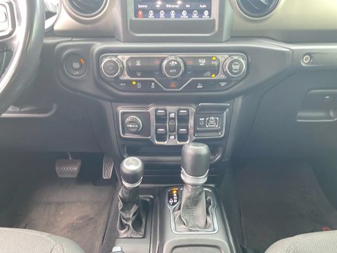 Used 2021 Jeep Wrangler Unlimited Sport AWD/4WD image 17