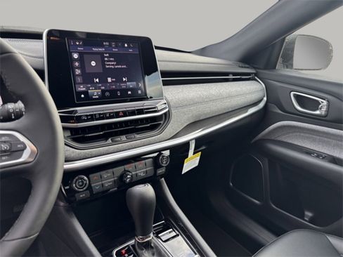 New 2026 Jeep Compass Latitude image 15