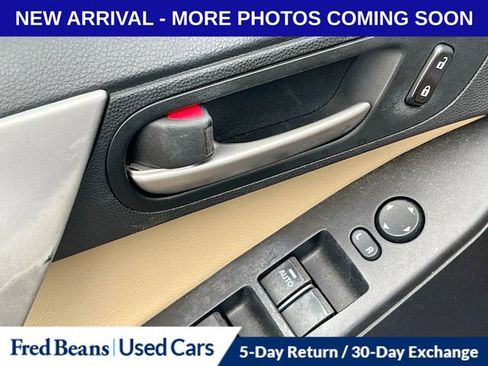 Used 2012 MAZDA MAZDA3 i Grand Touring w/ Tech Pkg image 11