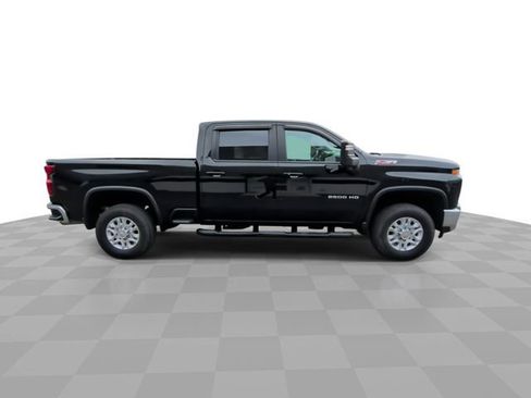 Used 2022 Chevrolet Silverado 2500 LT w/ Convenience Package image 9