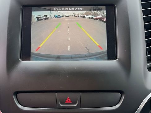 Used 2020 Jeep Cherokee Latitude w/ Cold Weather Group image 17