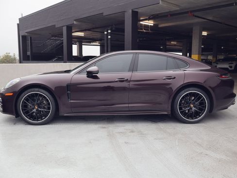 Certified 2022 Porsche Panamera Platinum Edition image 2