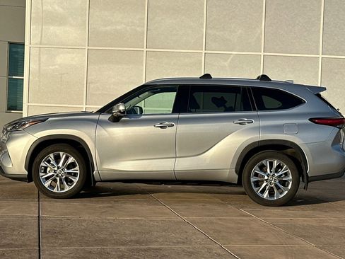 Used 2023 Toyota Highlander Limited image 7