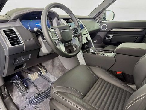 Used 2025 Land Rover Discovery Dynamic SE AWD/4WD image 9