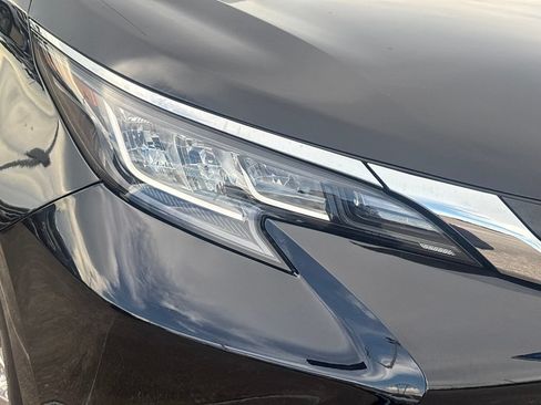 Used 2021 Toyota Sienna XLE FWD image 4