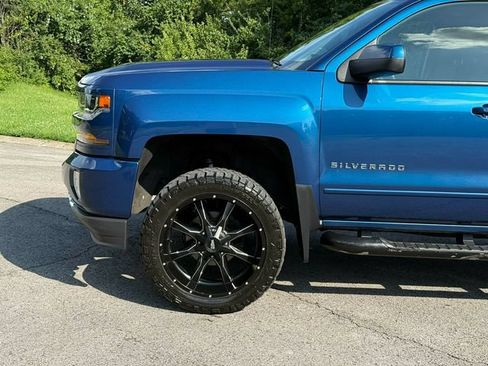 Used 2018 Chevrolet Silverado 1500 LT w/ LT Plus Package AWD/4WD image 3