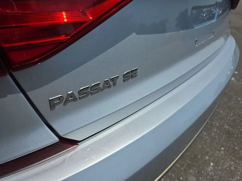 Used 2016 Volkswagen Passat 1.8T SE FWD image 11