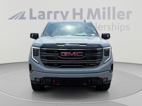 Used 2025 GMC Sierra 1500 AT4 w/ AT4 Premium Package AWD/4WD image 9
