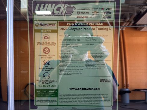 Used 2023 Chrysler Pacifica Touring-L image 40