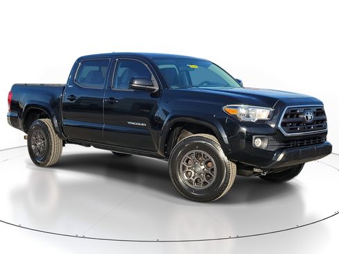 Used 2017 Toyota Tacoma SR5 image 1