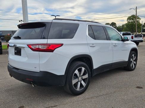 Used 2021 Chevrolet Traverse LT w/ LT Premium Package image 6