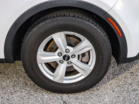 Used 2023 Kia Sorento LX image 10