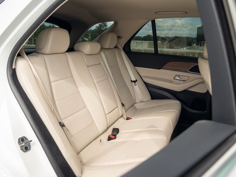 Certified 2025 Mercedes-Benz GLE 450e 4MATIC w/ Driver Assistance Package image 26
