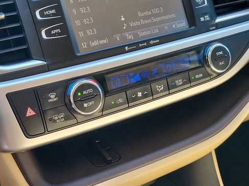 Used 2019 Toyota Highlander XLE FWD image 27