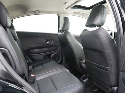 Used 2021 Honda HR-V Touring image 12