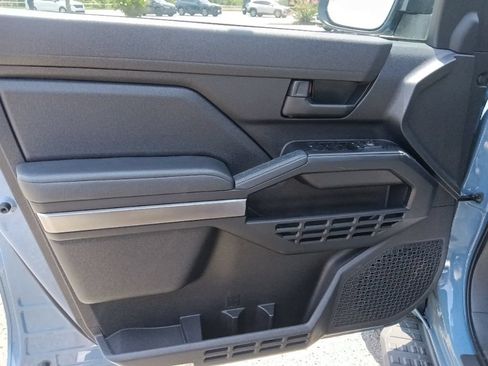 Used 2025 Toyota 4Runner SR5 AWD/4WD image 11