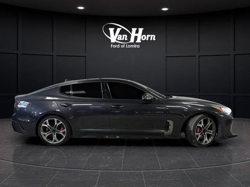 Used 2018 Kia Stinger GT2 image 2