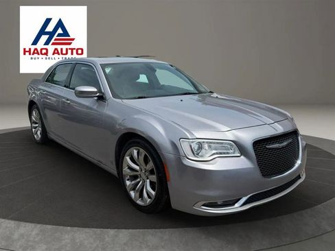 Used 2017 Chrysler 300 Limited w/ Driver Convenience Group RWD image 3