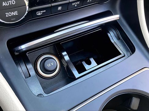 Used 2018 Mercedes-Benz GLA 250 4MATIC image 32