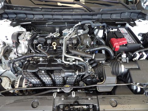 Used 2025 Nissan Altima 2.5 SV FWD image 11