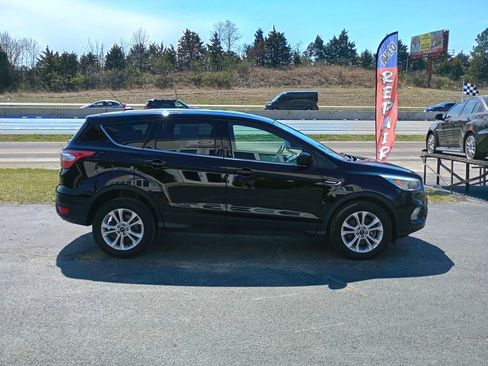 Used 2017 Ford Escape SE image 6