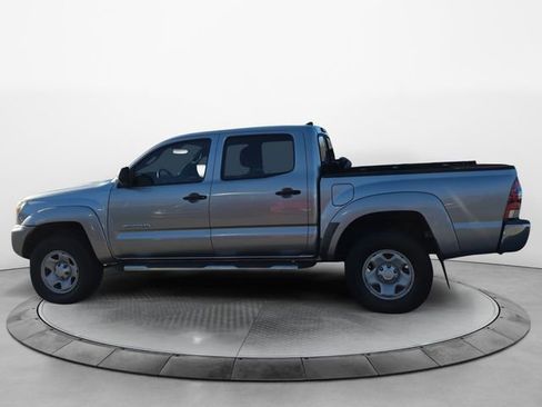 Used 2015 Toyota Tacoma PreRunner image 2