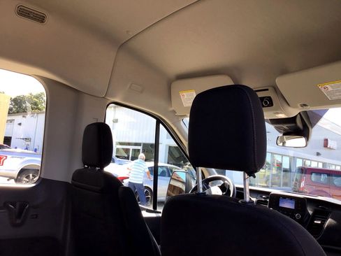 Used 2021 Ford Transit 350 XLT image 31