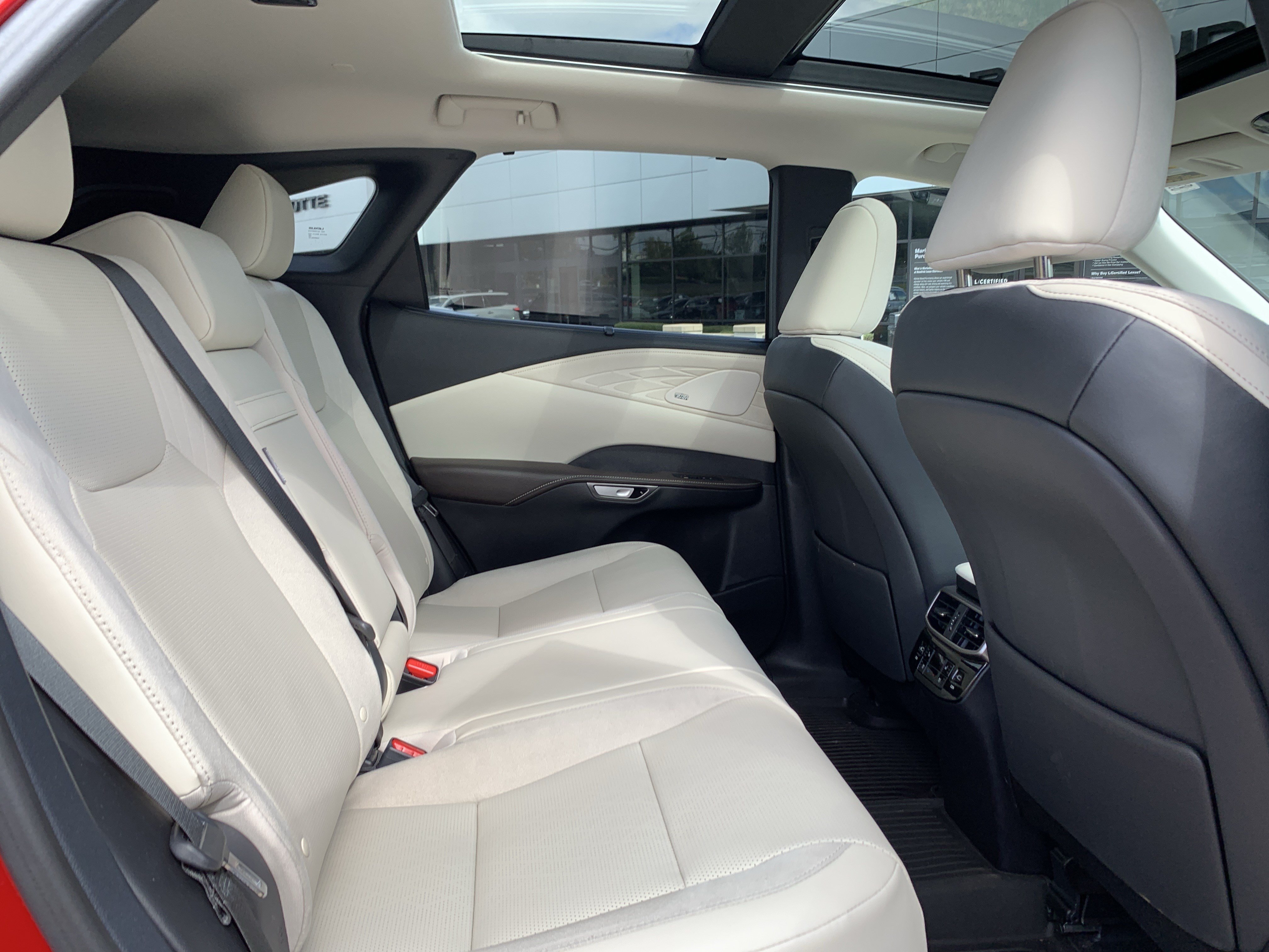 Used 2025 Lexus RX 350 AWD w/ Convenience Package image 33