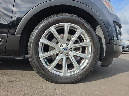 Used 2016 Ford Explorer Limited w/ Equipment Group 301A FWD image 9
