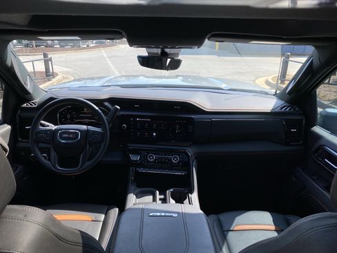 Used 2025 GMC Sierra 2500 AT4 w/ AT4 Premium Plus Package image 24