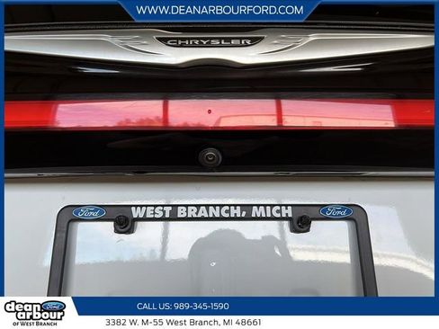Used 2023 Chrysler Pacifica Touring-L FWD image 14