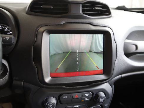 Used 2022 Jeep Renegade Altitude w/ Convenience Group AWD/4WD image 17