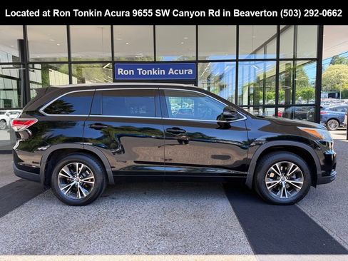Used 2016 Toyota Highlander XLE AWD/4WD image 8