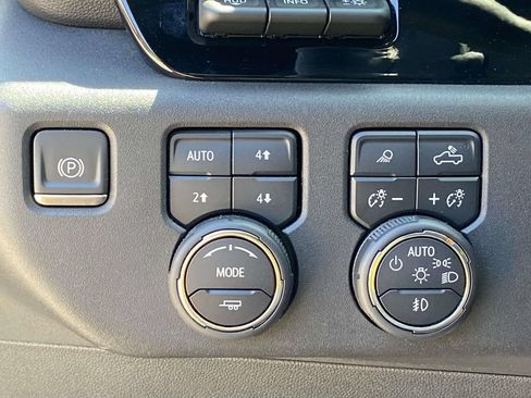 Used 2024 Chevrolet Silverado 1500 High Country w/ Technology Package AWD/4WD image 28