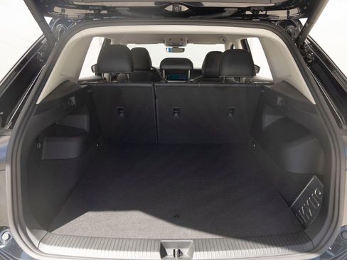 Used 2025 Volkswagen Tiguan SE AWD/4WD image 21