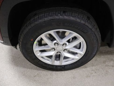 New 2026 Jeep Grand Cherokee L Laredo AWD/4WD image 9