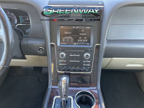 Used 2015 Lincoln Navigator 4WD w/ Equipment Group 101A Reserve image 12
