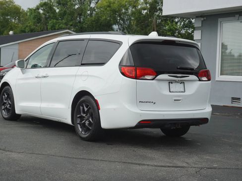 Used 2019 Chrysler Pacifica Touring-L Plus FWD image 7