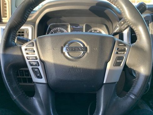 Used 2016 Nissan Titan SL image 11