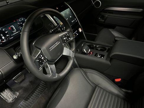 New 2026 Land Rover Discovery Limited Edition image 5