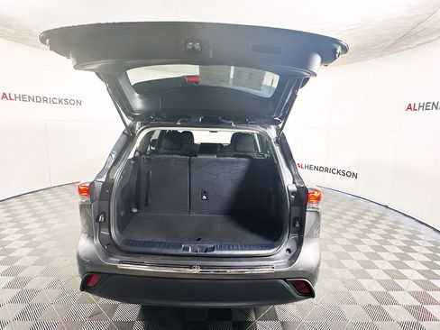 Used 2022 Toyota Highlander L image 31