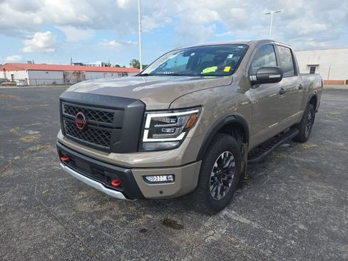 Used 2023 Nissan Titan PRO-4X w/ Pro-4x Convenience Package AWD/4WD image 4