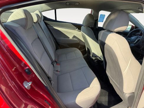 Used 2017 Hyundai Elantra SE image 18