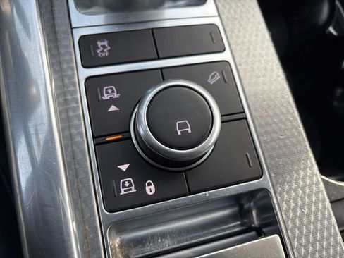Used 2019 Land Rover Range Rover Sport HST image 18
