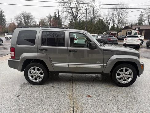 Used 2012 Jeep Liberty Sport image 10