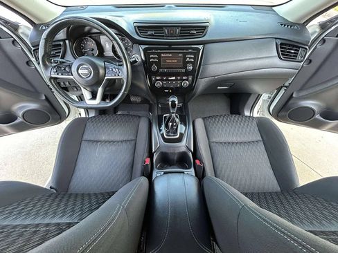 Used 2017 Nissan Rogue SV image 18